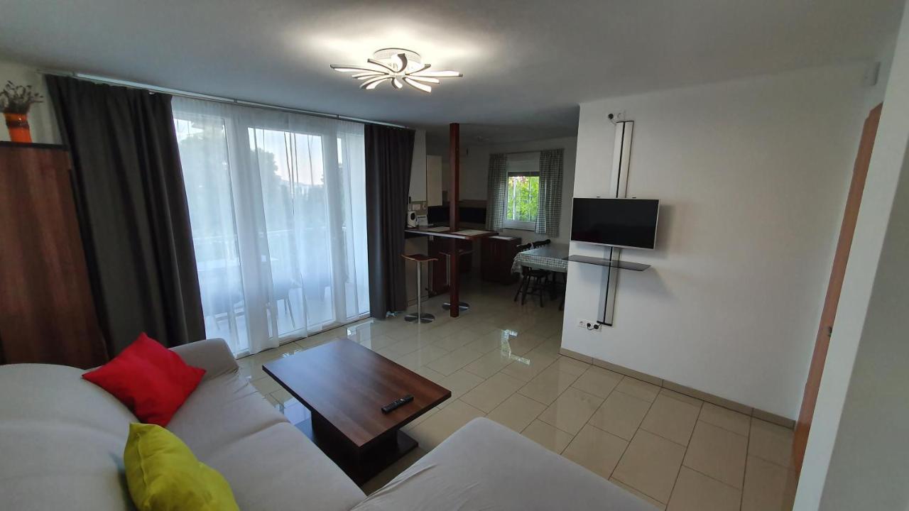 Mandula Apartmanok Бадачонтомай Екстериор снимка