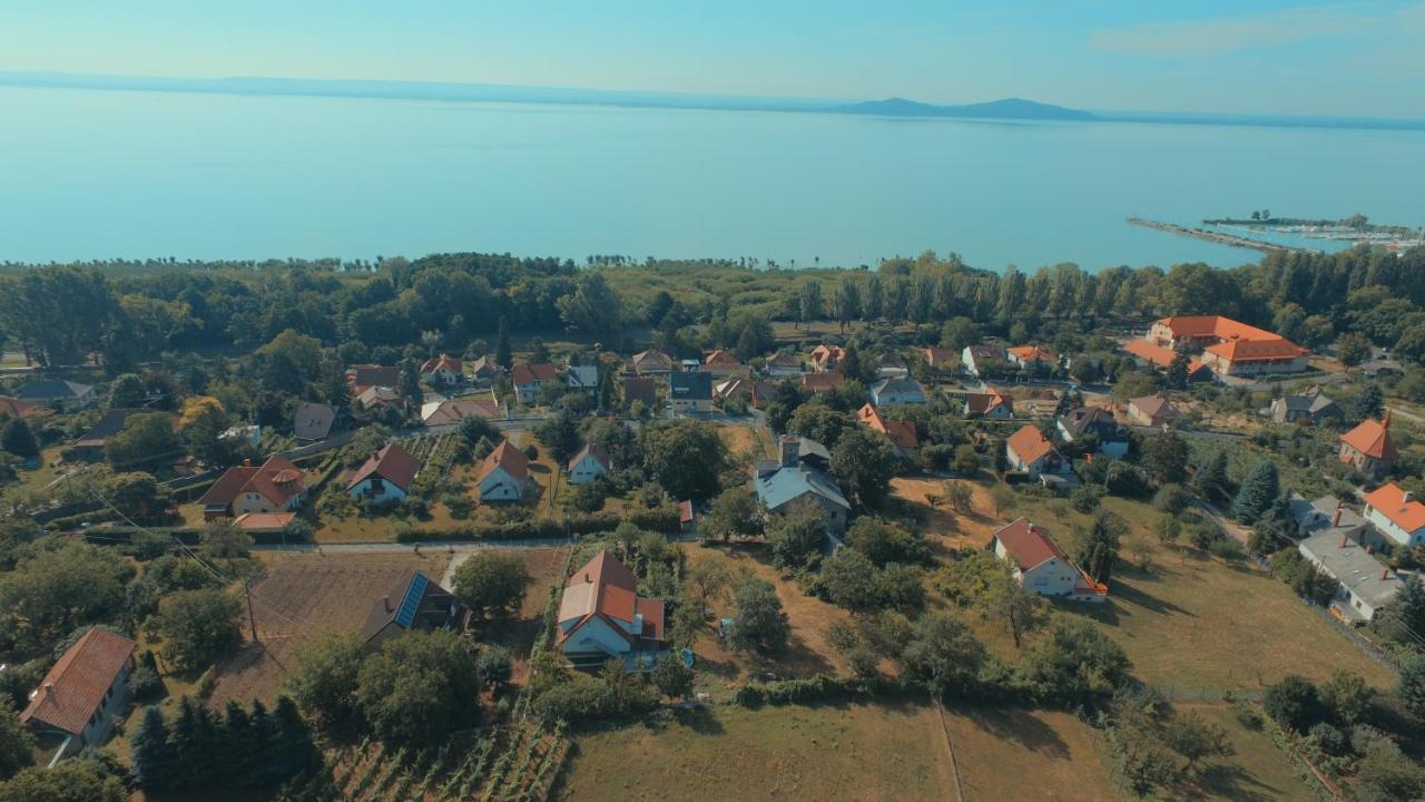 Mandula Apartmanok Бадачонтомай Екстериор снимка