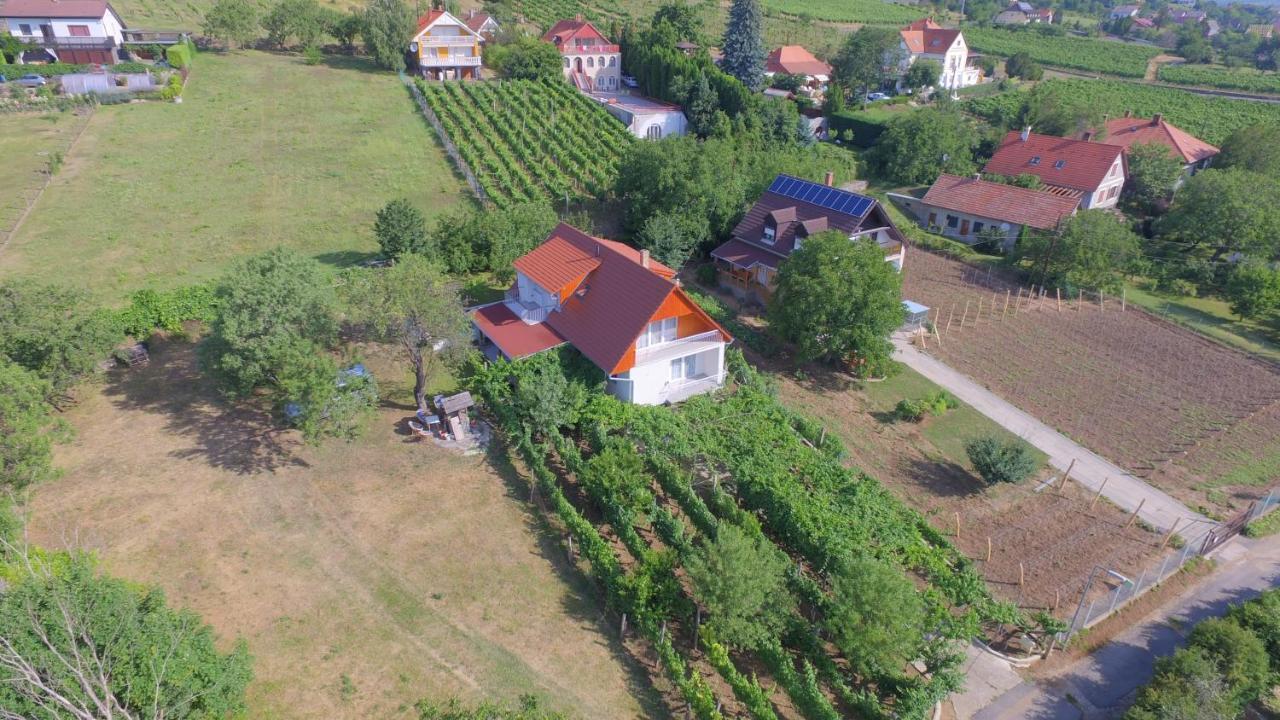 Mandula Apartmanok Бадачонтомай Екстериор снимка