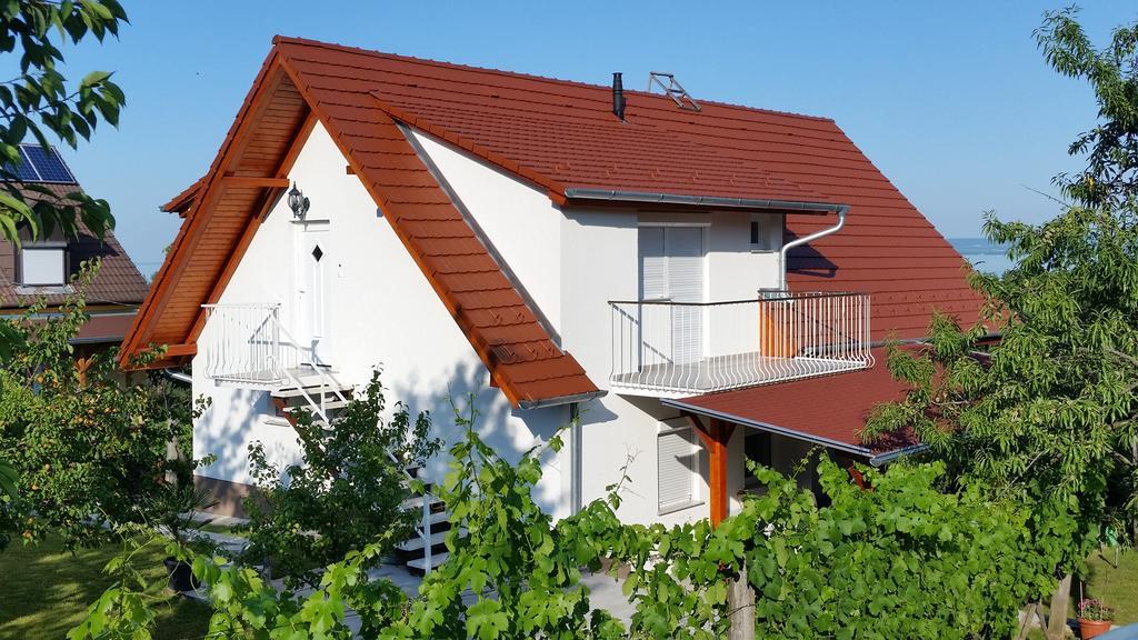Mandula Apartmanok Бадачонтомай Екстериор снимка