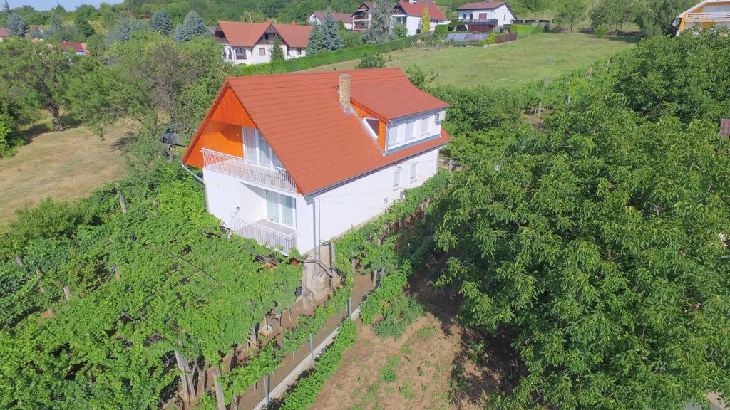 Mandula Apartmanok Бадачонтомай Екстериор снимка
