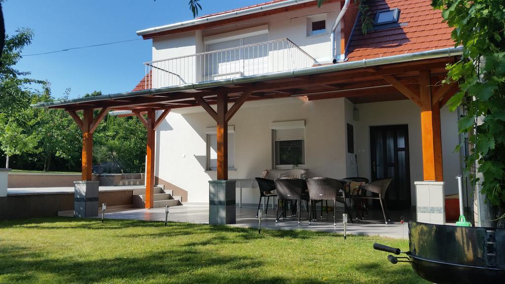 Mandula Apartmanok Бадачонтомай Екстериор снимка