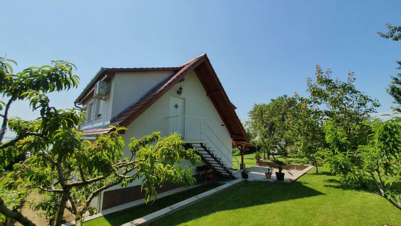 Mandula Apartmanok Бадачонтомай Екстериор снимка